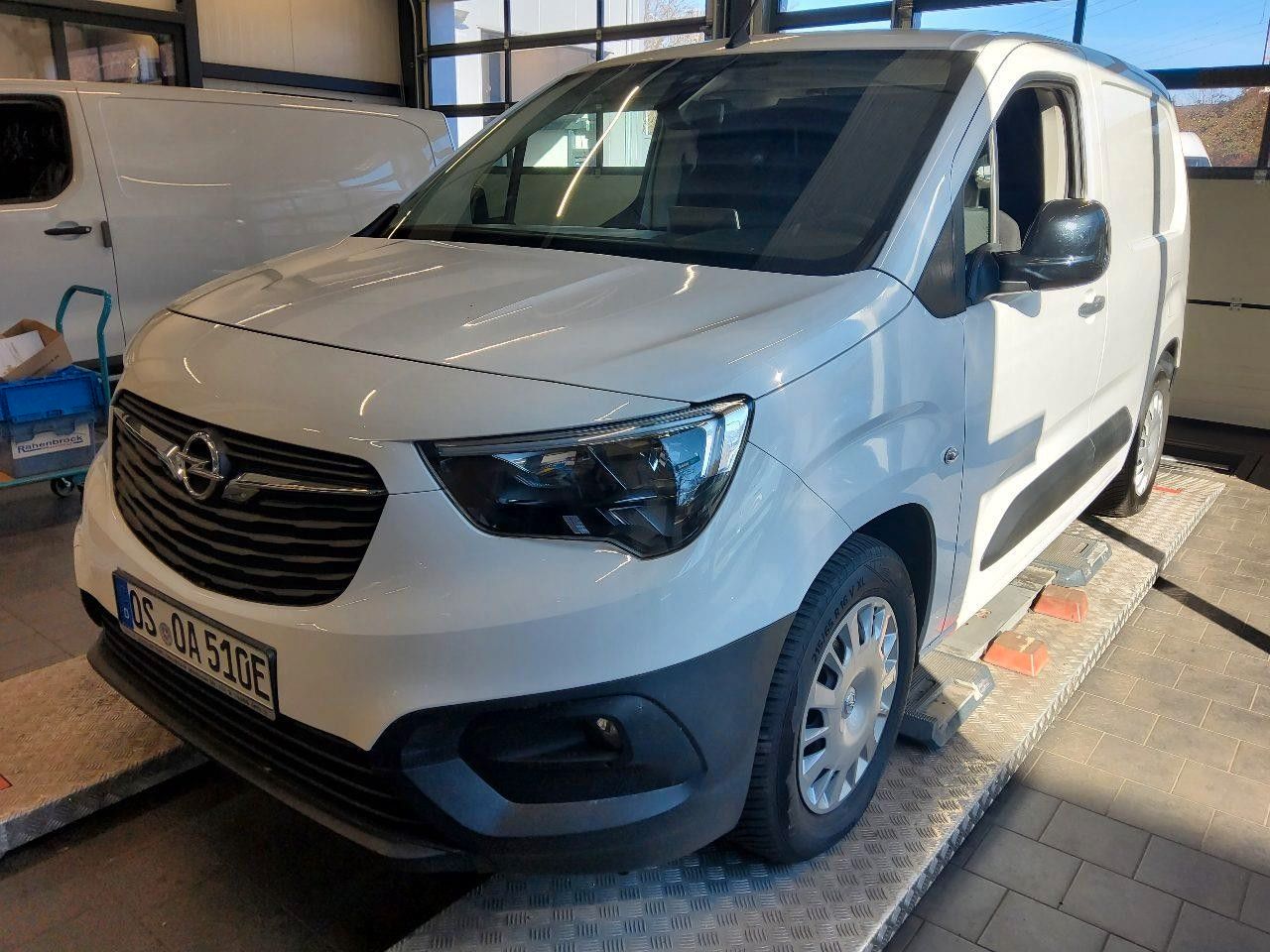 Fahrzeugabbildung Opel Combo-e Cargo 11KW/KLIMA/PDC/50kwh/TEMPOMAT