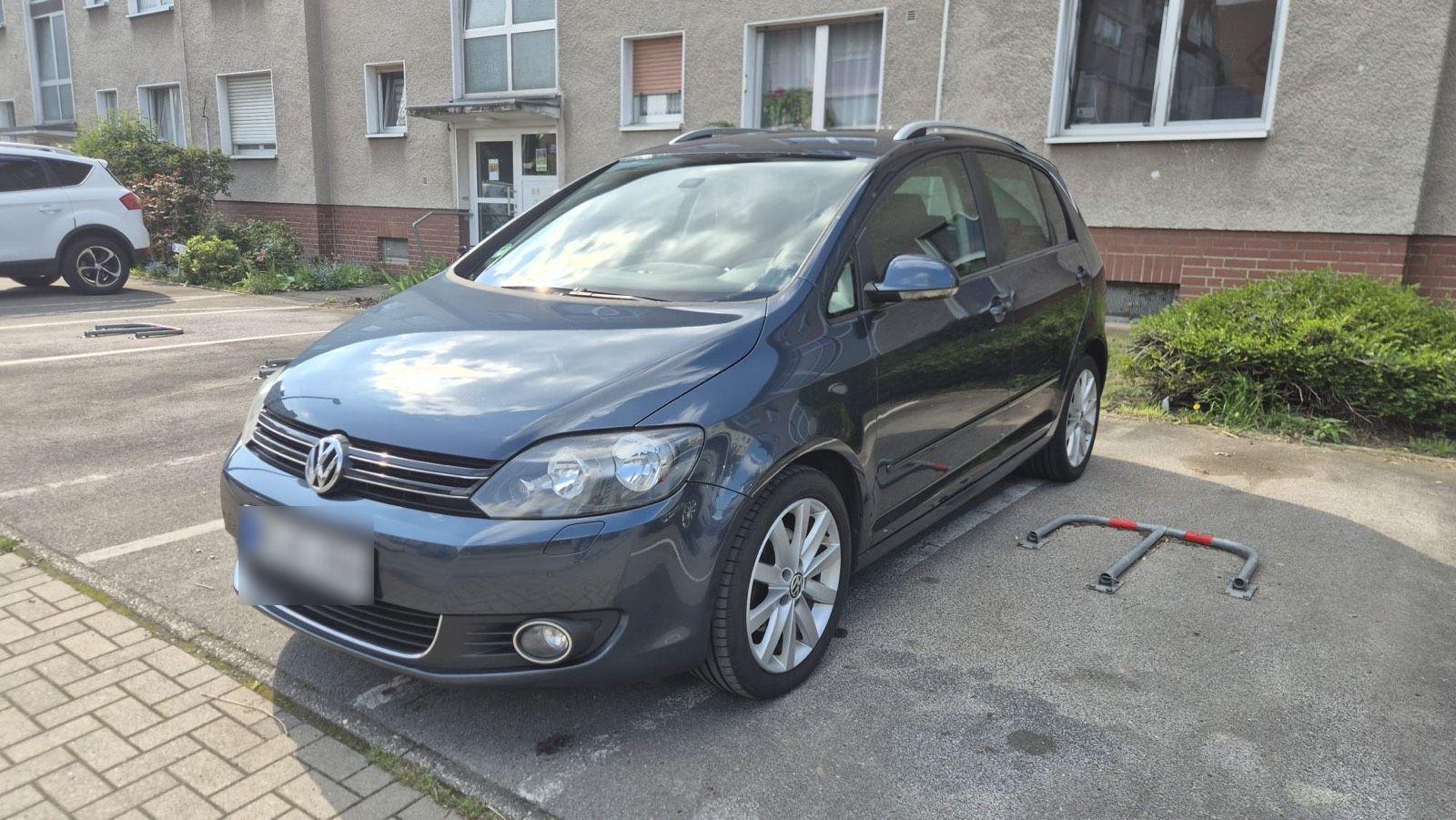 Volkswagen Golf Plus 2009 — interior