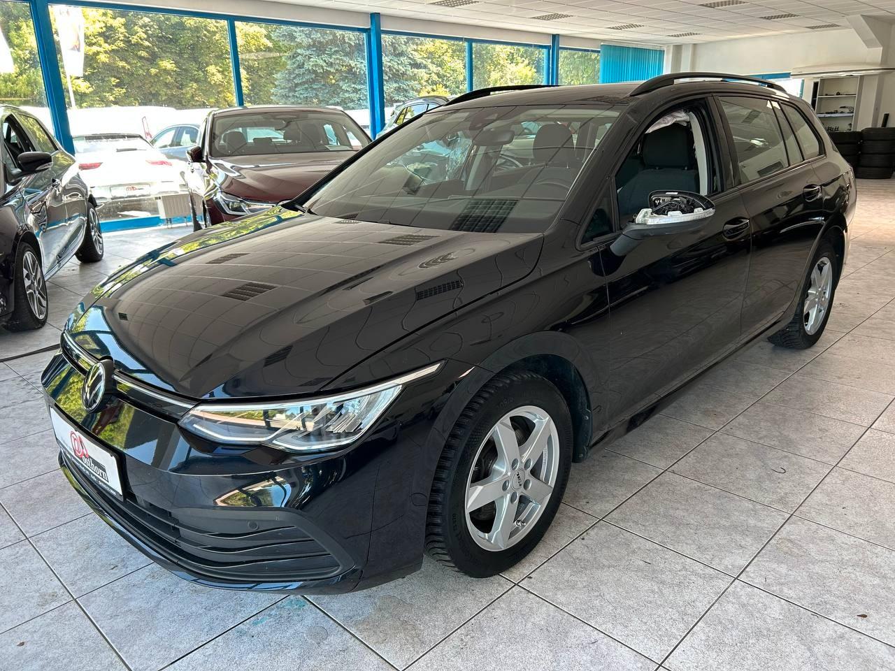 Volkswagen Golf VIII Kombi Automatik Life AHK LED Navi PDC