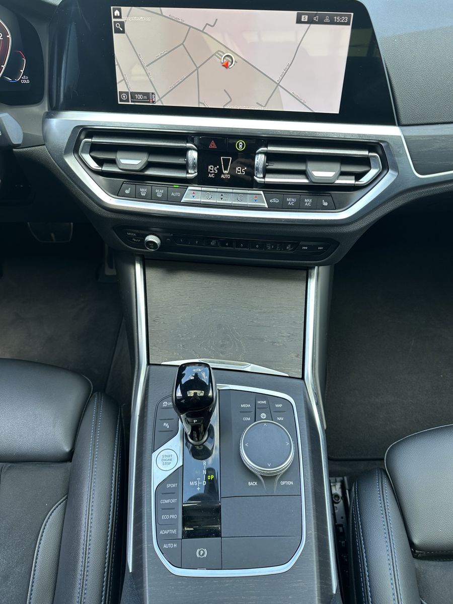 Fahrzeugabbildung BMW 330d Touring xDrive M-Sport NAV+LED+PANO+KAM+1HD