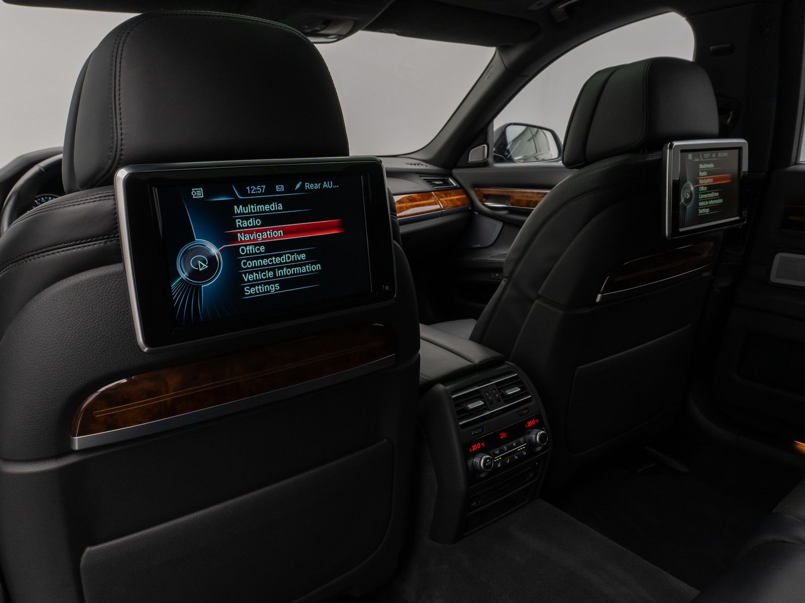 Fahrzeugabbildung BMW 760 Li M Sport Glasdach B&O HUD SoftCl NightVisi