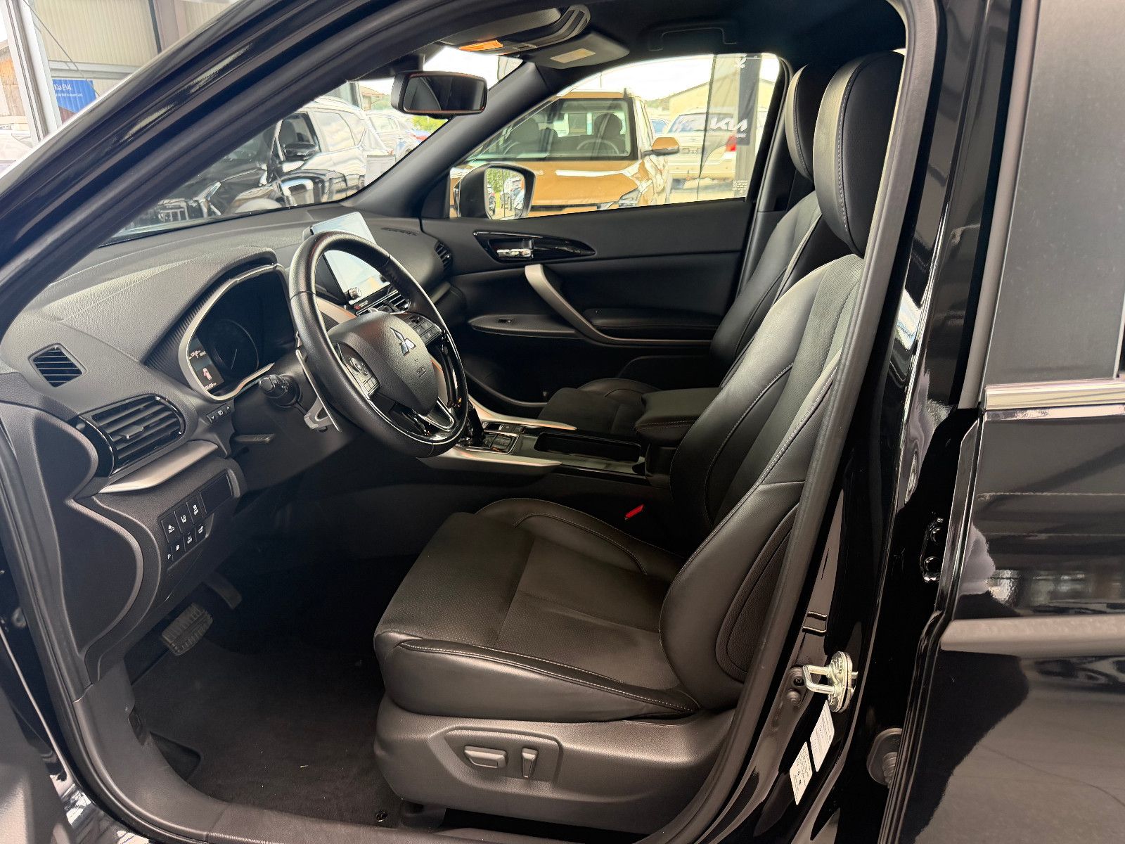 Mitsubishi Eclipse Cross Plus Select Black Hybrid 4WD imagem 3