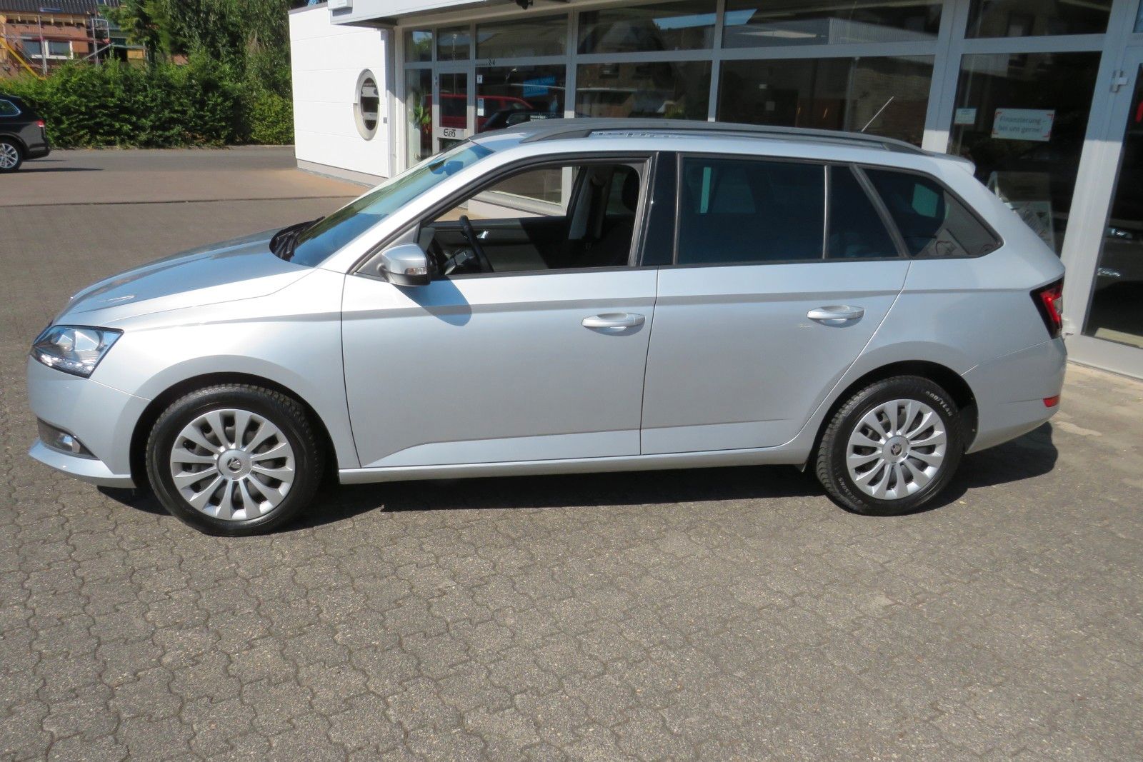 Fahrzeugabbildung SKODA Fabia Combi Ambition PDC NAVI APP SITZH. 1.HD