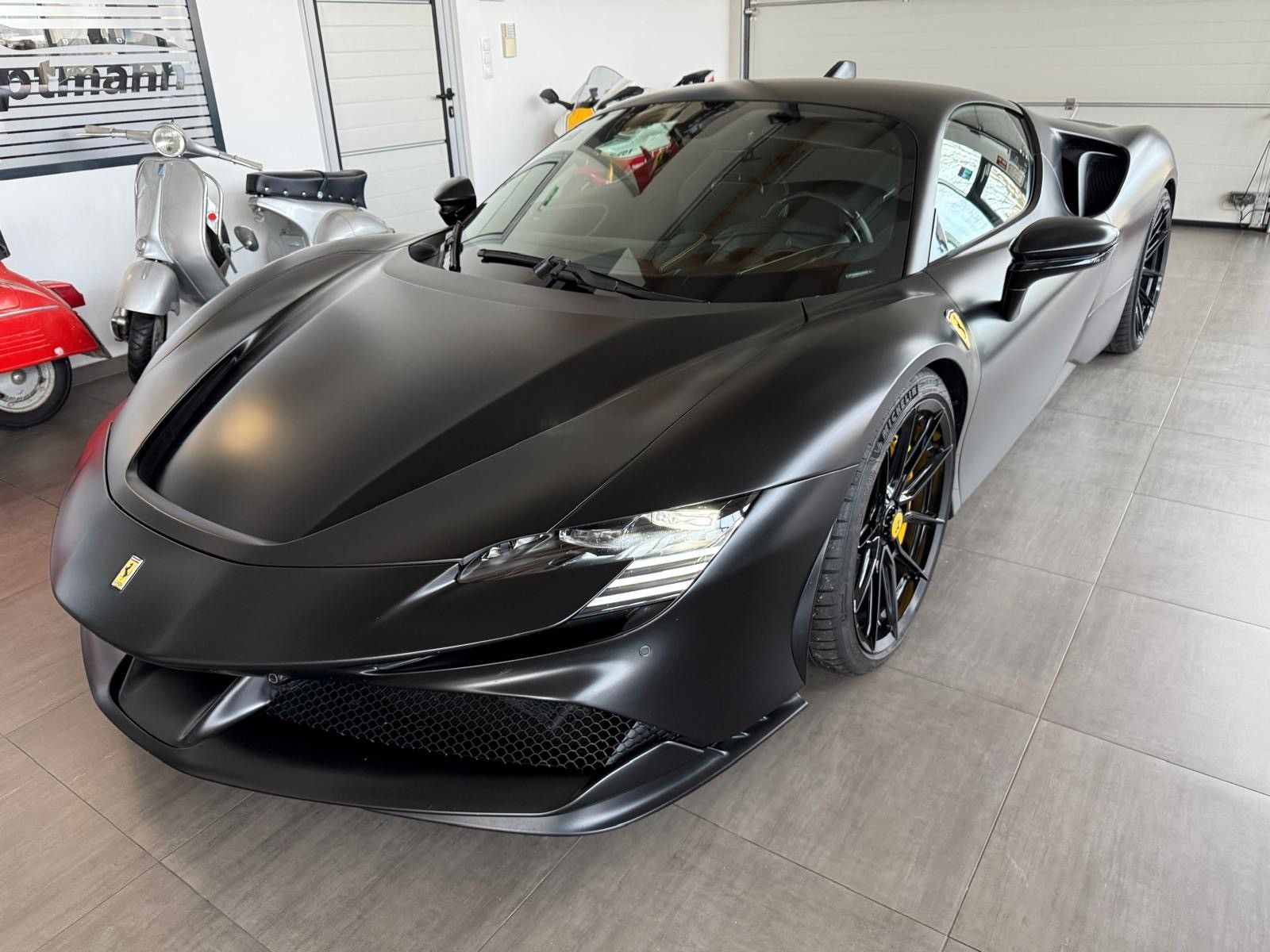 FERRARI SF90