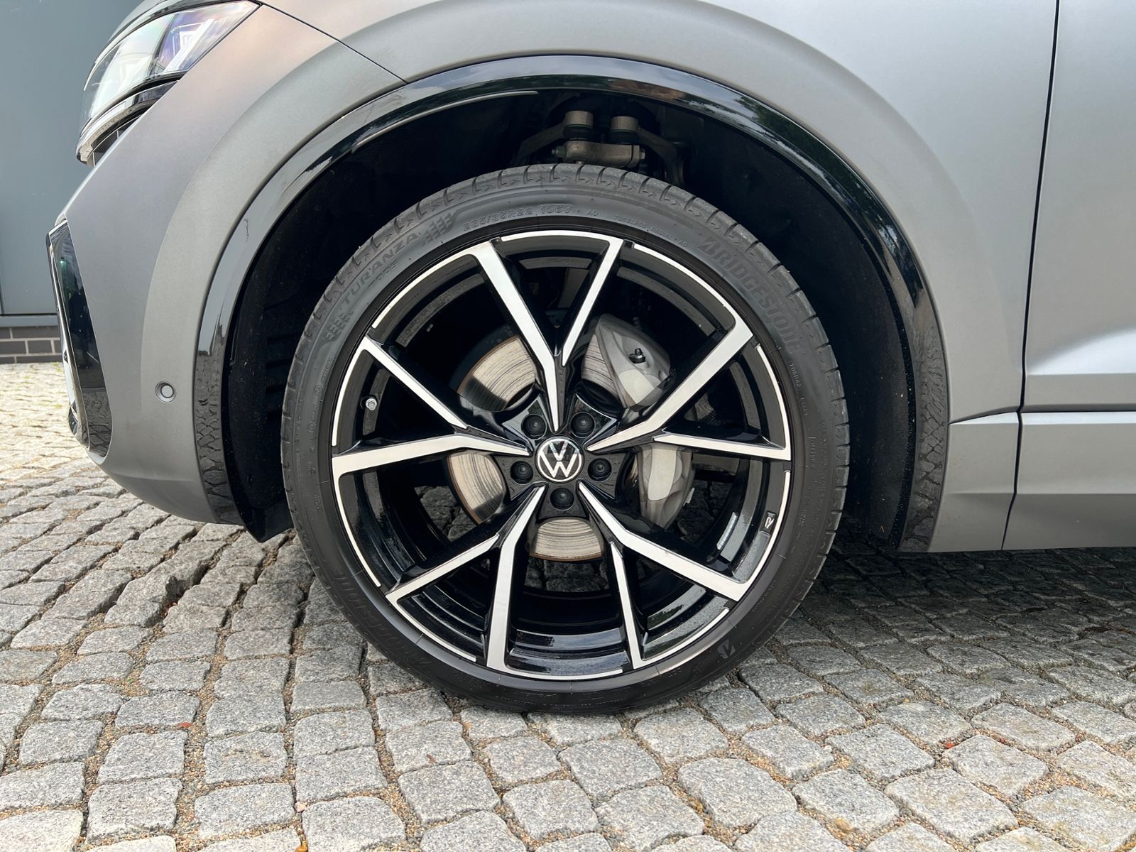 Fahrzeugabbildung Volkswagen Touareg R-Line 3.0 TDI 4MOTION *AHK, Luft, Pano,