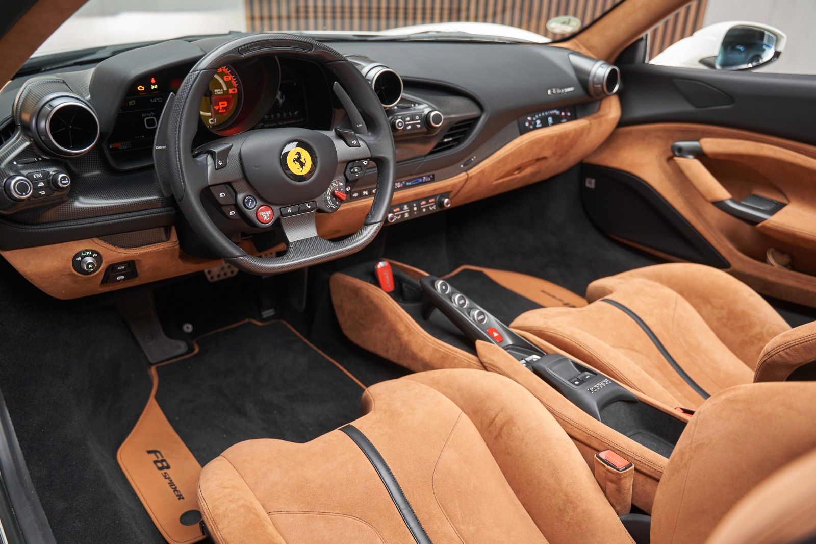 Fahrzeugabbildung Ferrari F8 Spider Carbon Racing Seats Display Lift LED