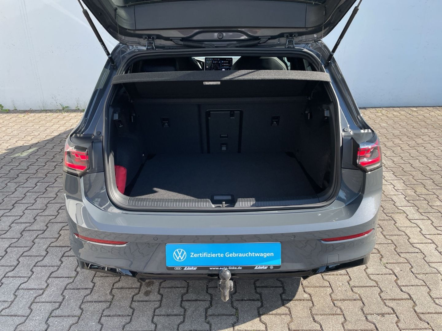 Golf VIII 1.5 eTSI DSG R-Line Kamera/Matrix/AHK/