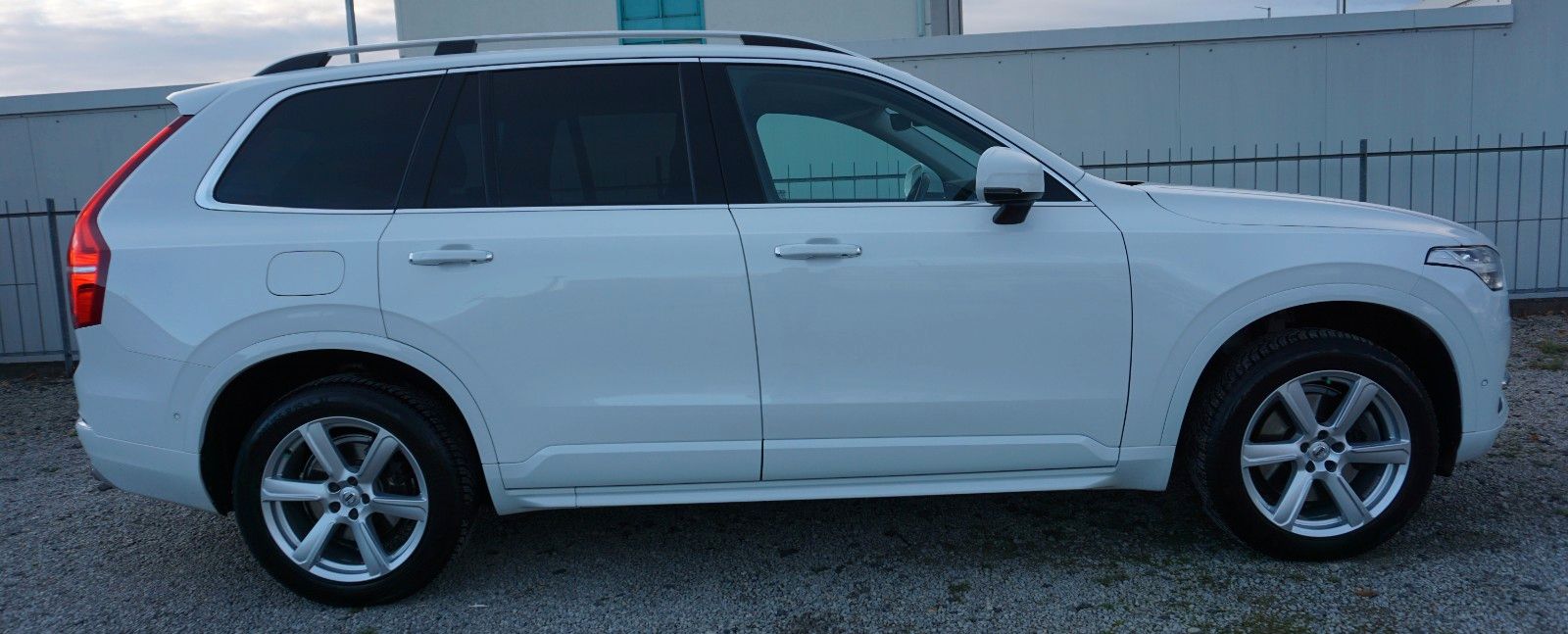 Fahrzeugabbildung Volvo XC90 Momentum AWD, Kamera, Navi, LED