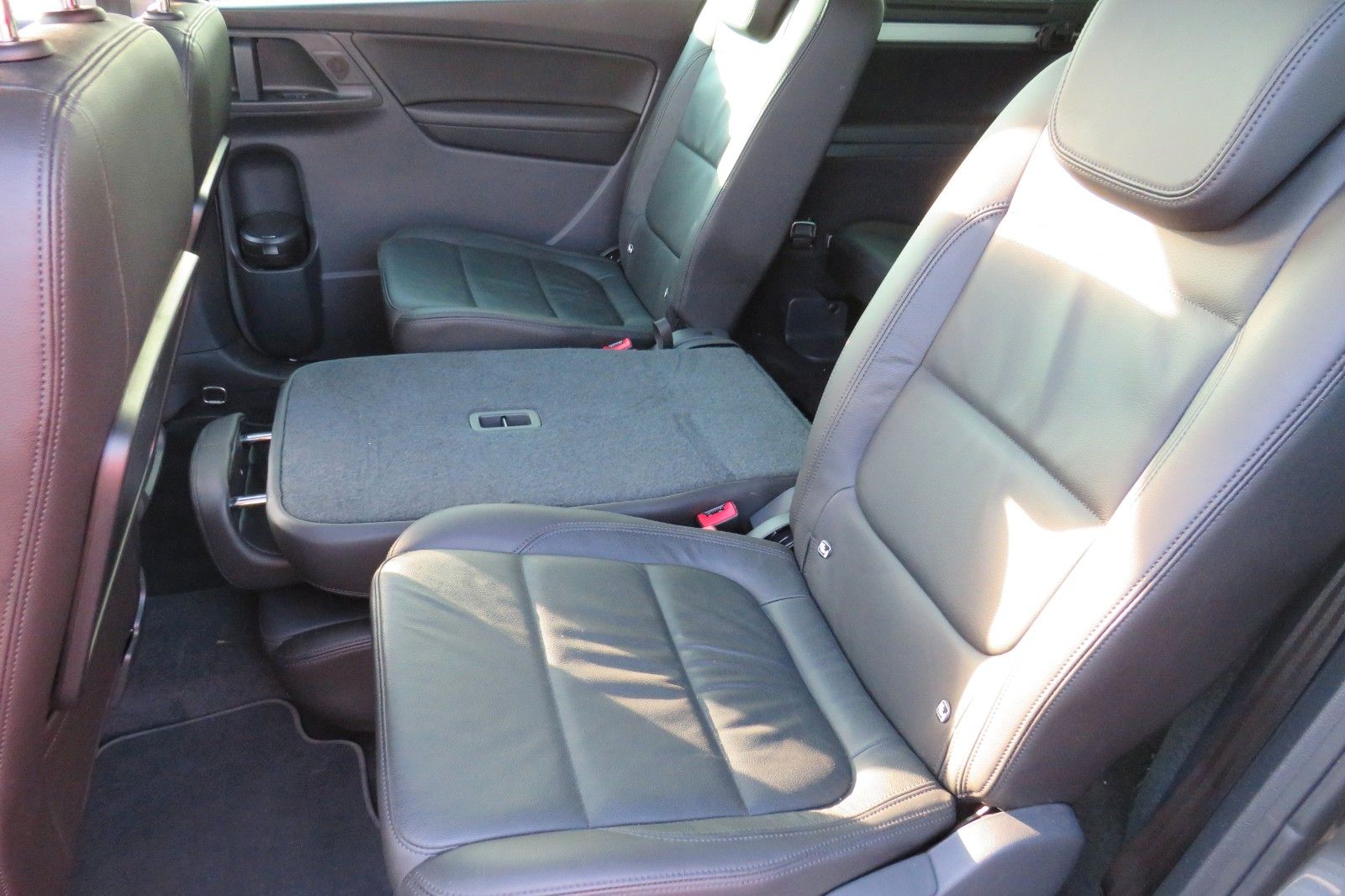 Fahrzeugabbildung Volkswagen Sharan Highline TDI DSG 7-S XENON ACC AHK "VOLL"