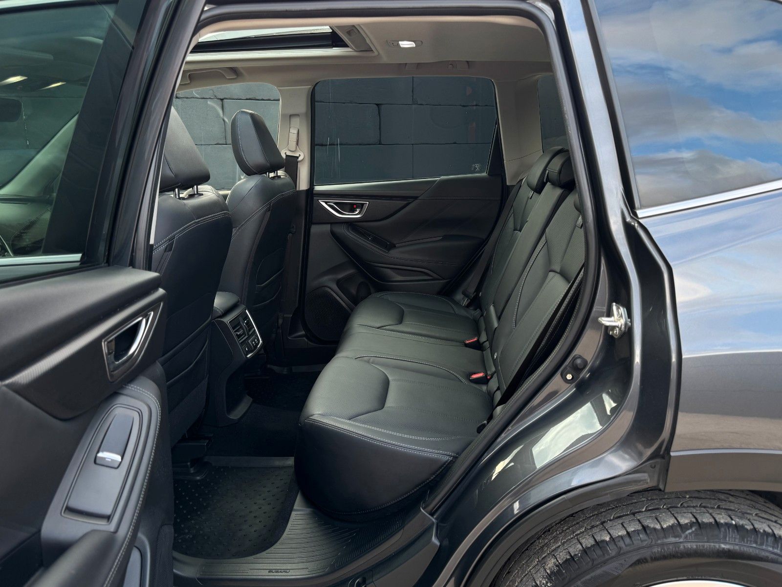 Fahrzeugabbildung Subaru Forester 2.0ie Platinum Standhzg. Pano Leder AHK