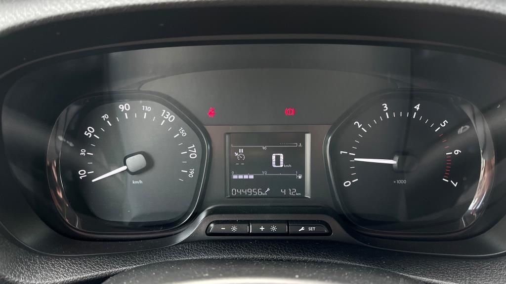 Autohaus Klingenthal - Opel Vivaro Kombi M 2.0 Diesel 145PS 9-Sitzer/AHZV/Kl - Bild 10 Autohaus Klingenthal - Opel Vivaro Kombi M 2.0 Diesel 145PS 9-Sitzer/AHZV/Kl - Bild 10