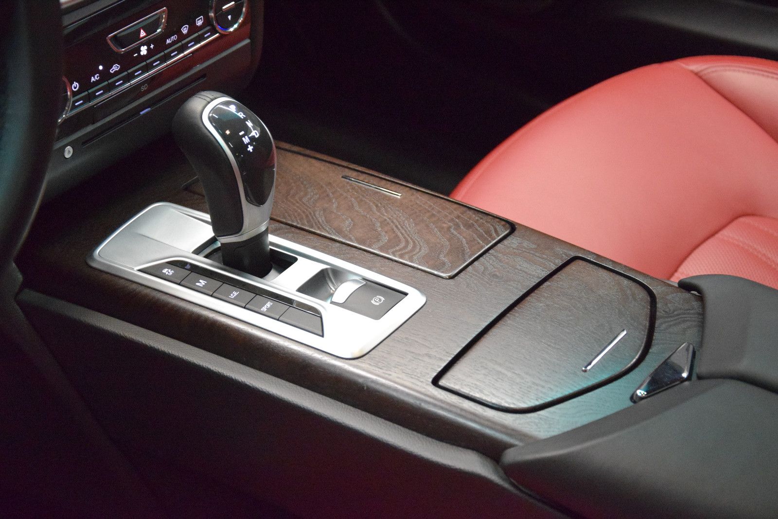 Fahrzeugabbildung Maserati Ghibli Diesel Schiebedach Memory B&W Sitzbelüft.