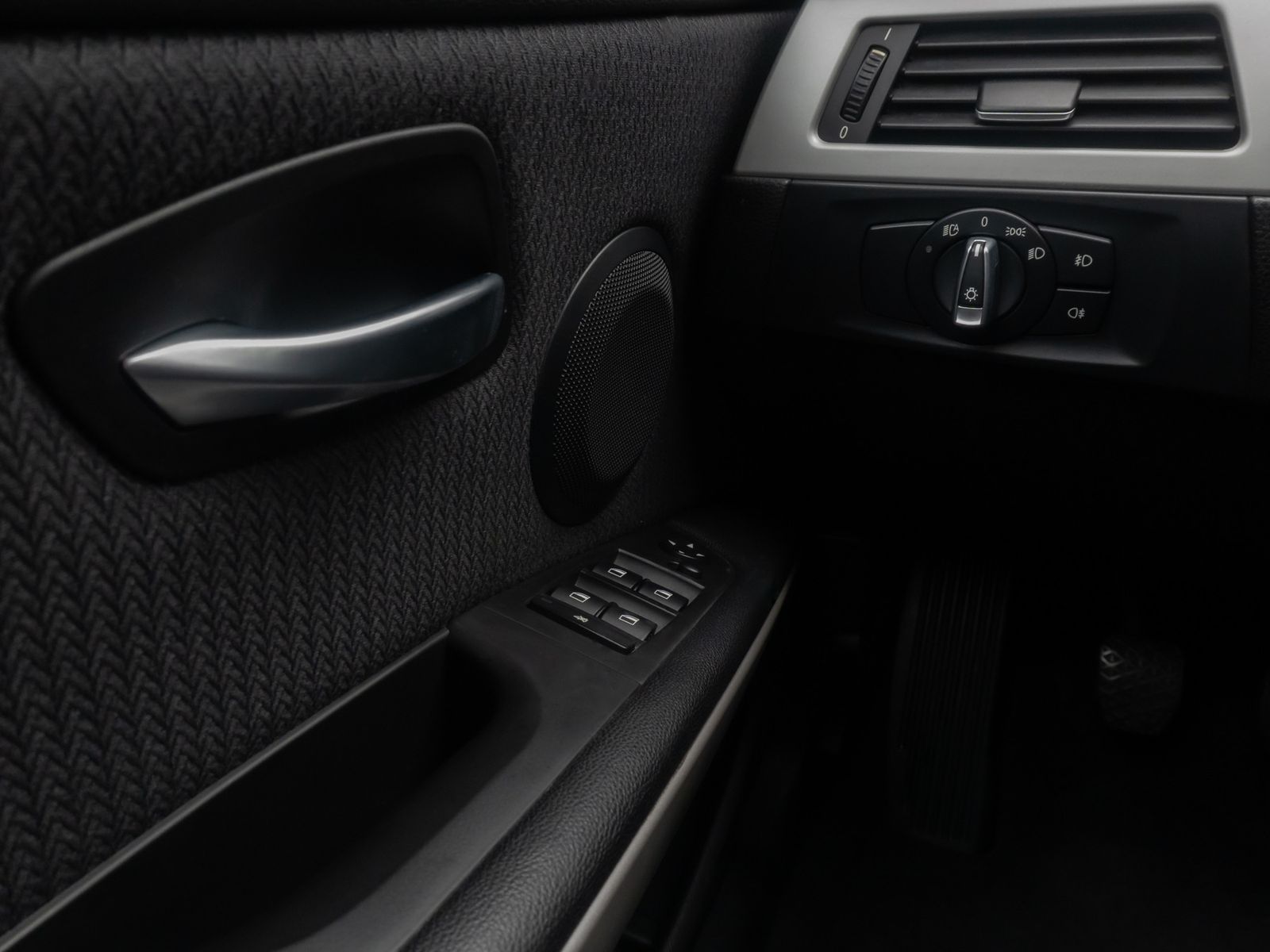 Fahrzeugabbildung BMW 318i Tempomat XenonPDC Komfort Sportsitz 17"WR