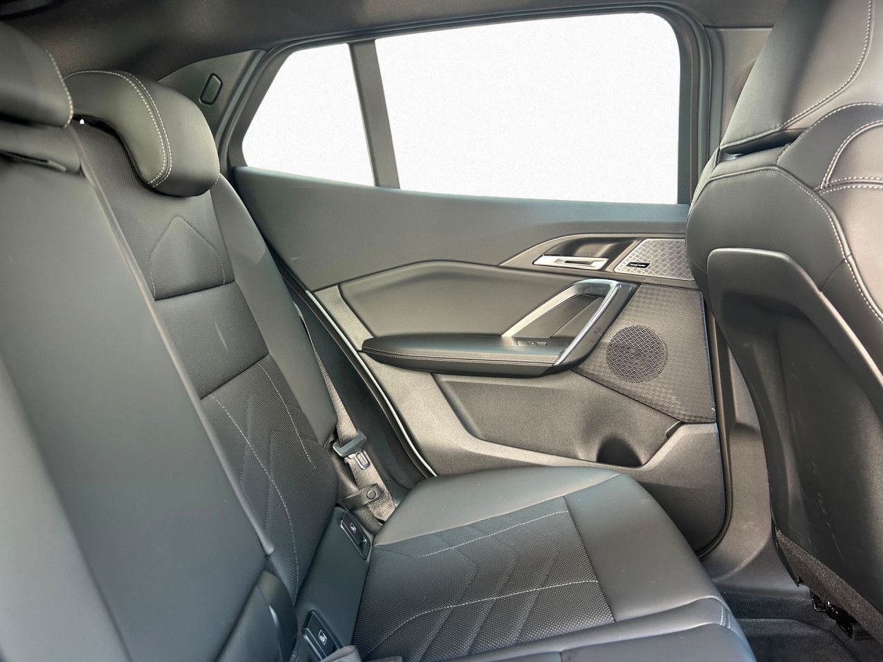 BMW iX2 - Bild 14