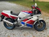 Yamaha FZR600 - YAMAHA FZR