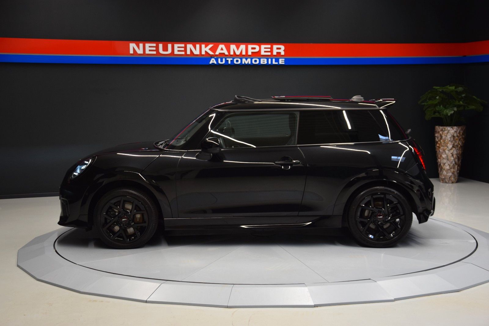 Fahrzeugabbildung MINI John Cooper Works Trim XL Pano H&K HUD Memory