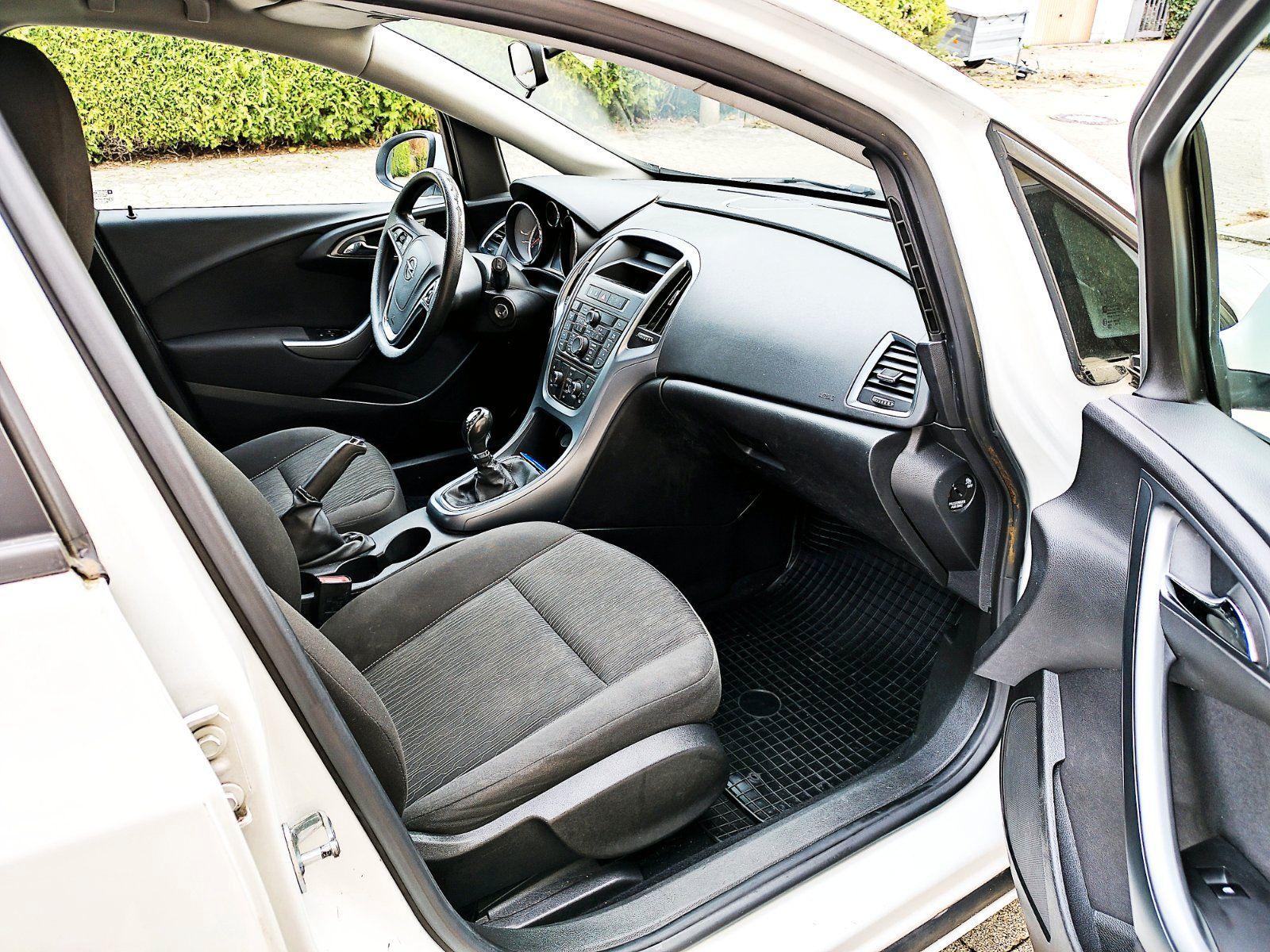 Opel Astra 2013 — фото 9