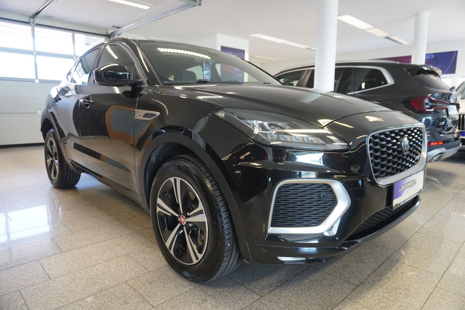 Jaguar E-Pace P300e Hybrid R-Dynamic S AWD PHEV Aut. imagem 3