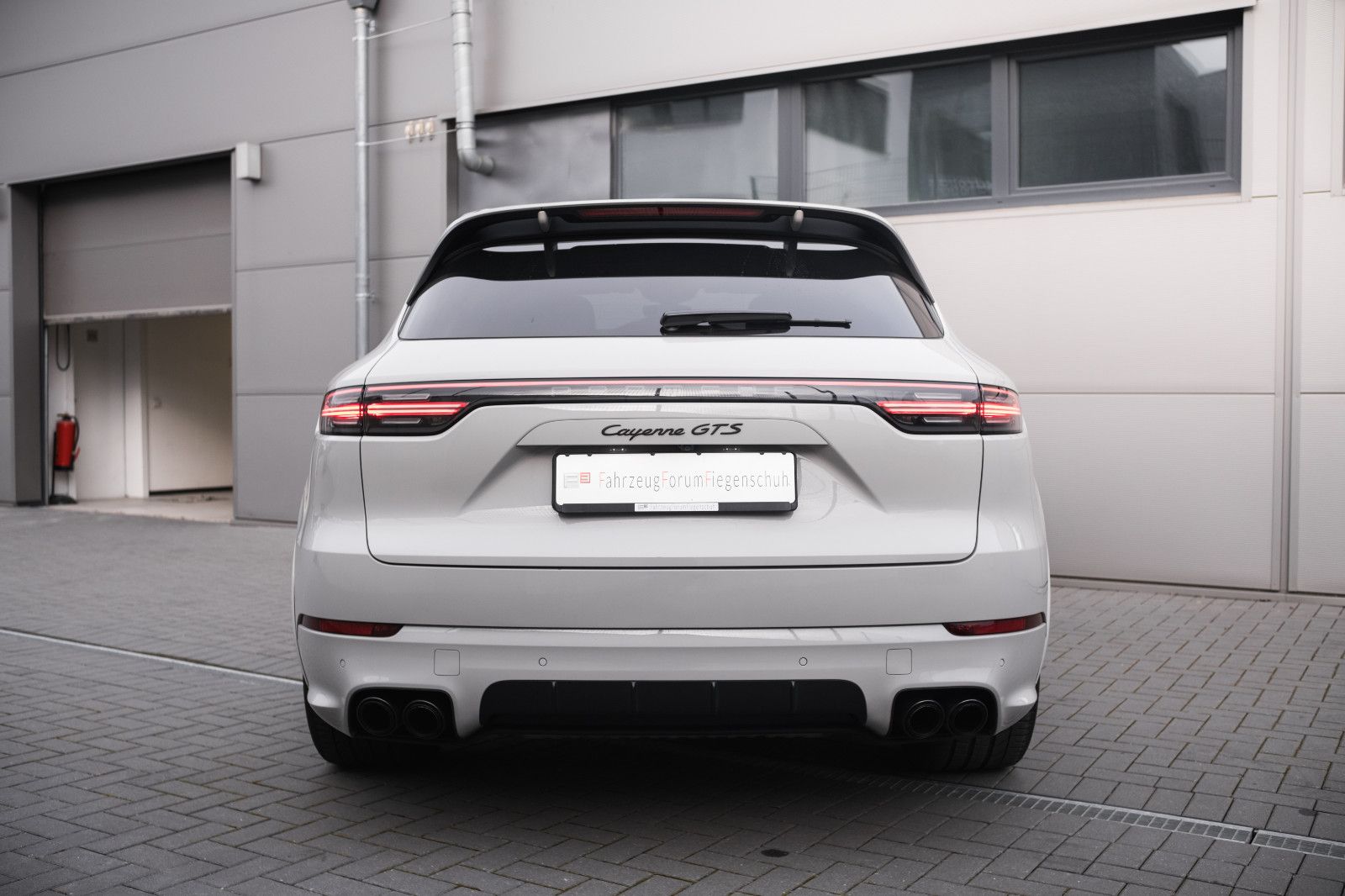 Fahrzeugabbildung Porsche Cayenne GTS-PASM-LED-Inno-360-HUD-BOSE