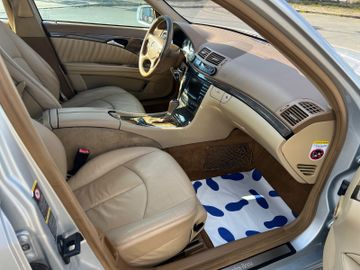 Mercedes E 320 - 11