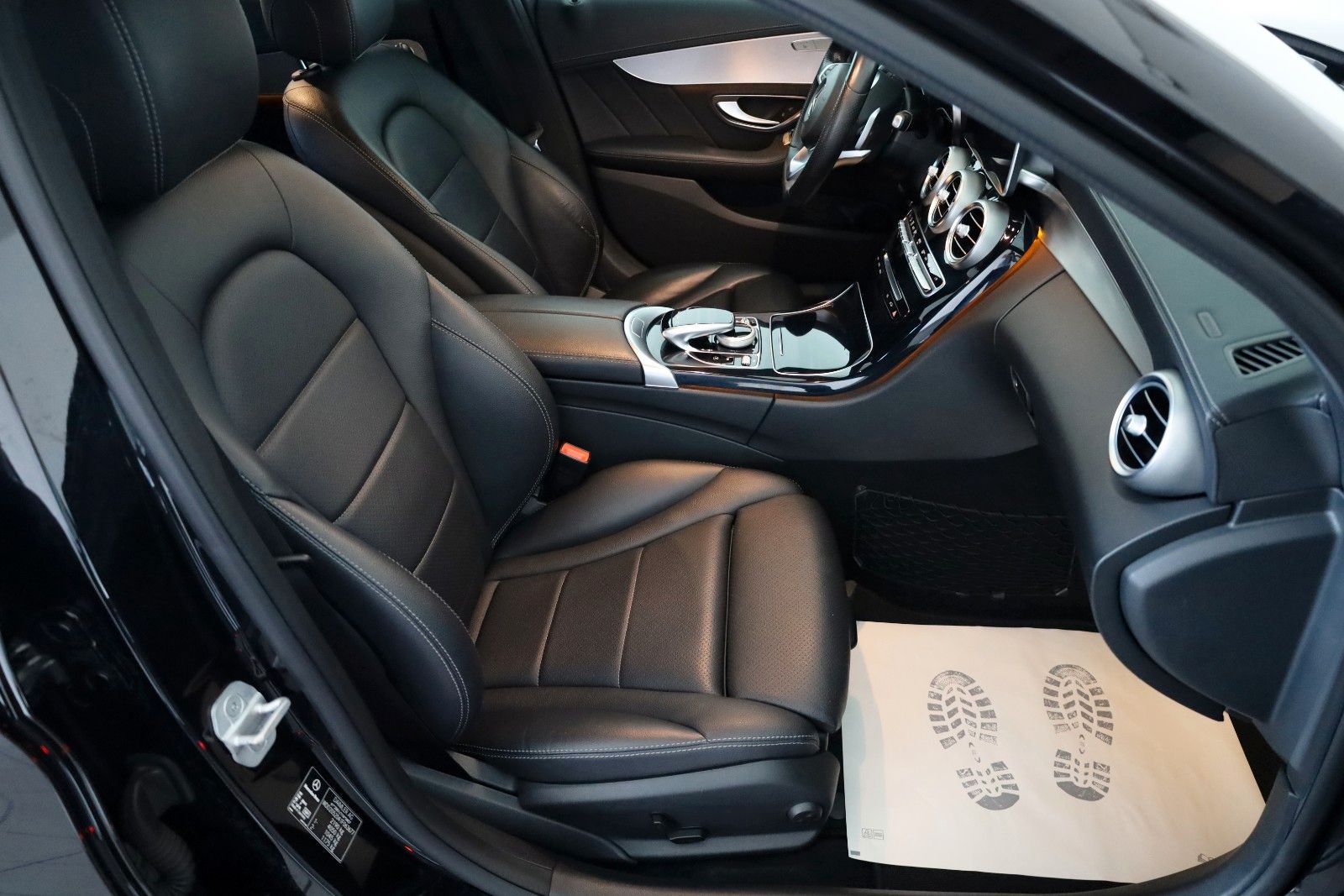 Fahrzeugabbildung Mercedes-Benz C 220d T, AMG Line,HeadUp,ACC,Keyless,Burmester