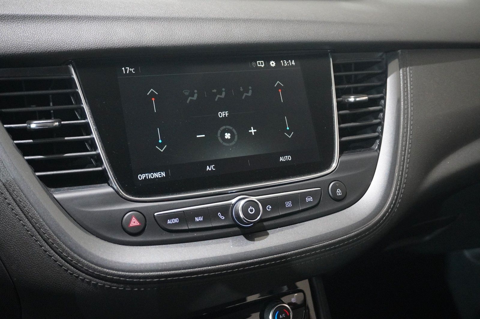 Fahrzeugabbildung Opel Grandland (X) 1.6 ELEGANCE HYBRID NAVI/SH/KAMERA