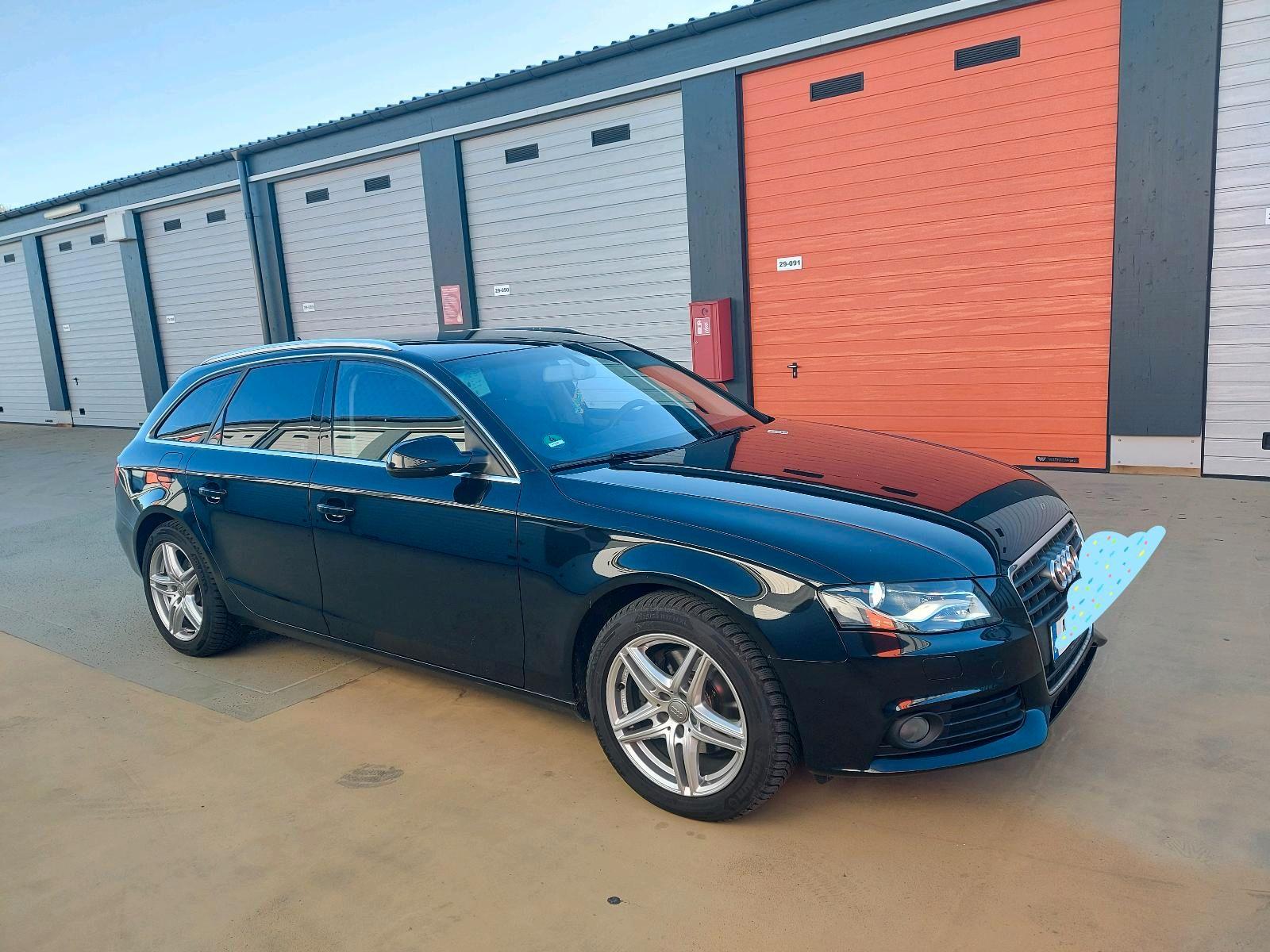 Audi A4 2012 — вигляд ззаду