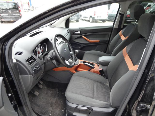Fahrzeugabbildung Ford Kuga Trend/4x4/Klima/SitzH/AHK/Pano/