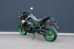 KAWASAKI Z 900 SE 2026 Performance + AKRA + Quickshifter