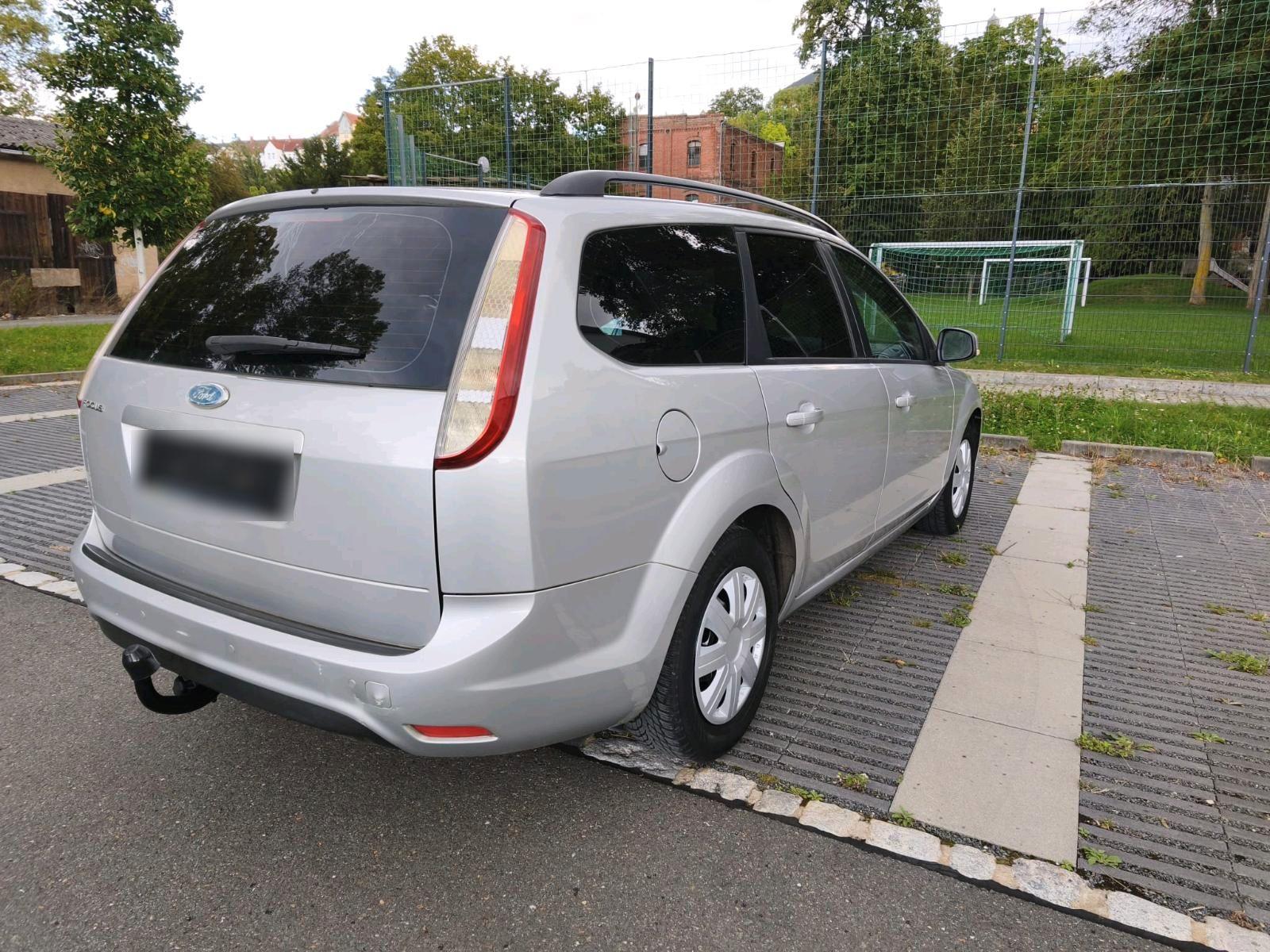 Ford Focus 2010 — rear view