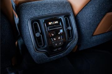 صورة مصغرة 38 لـ 2021 Aston Martin DBX