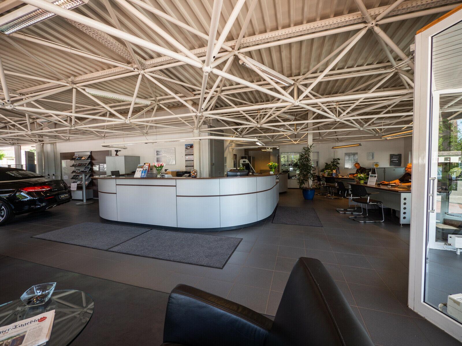 showroom-image-bottom