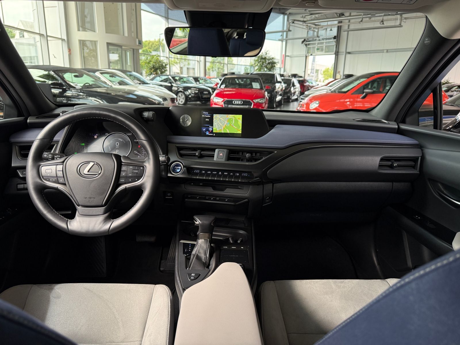 Fahrzeugabbildung Lexus UX 250 h Launch Edition LED NAV RFK SHZ ALU