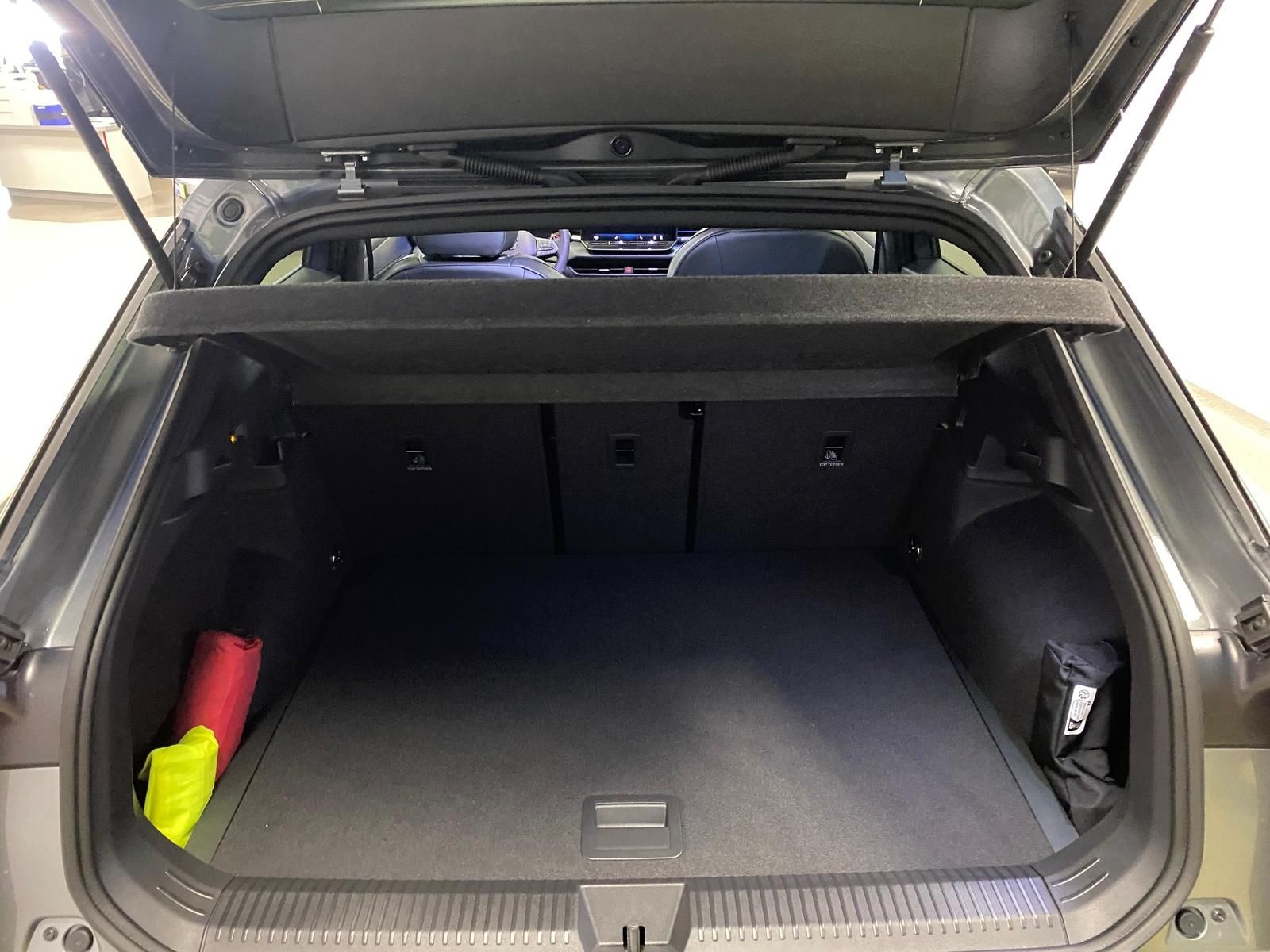 Fahrzeugabbildung Volkswagen T-Roc 1.5 eTSI R-Line NEUES MODELL AHK+ACC+KAMER