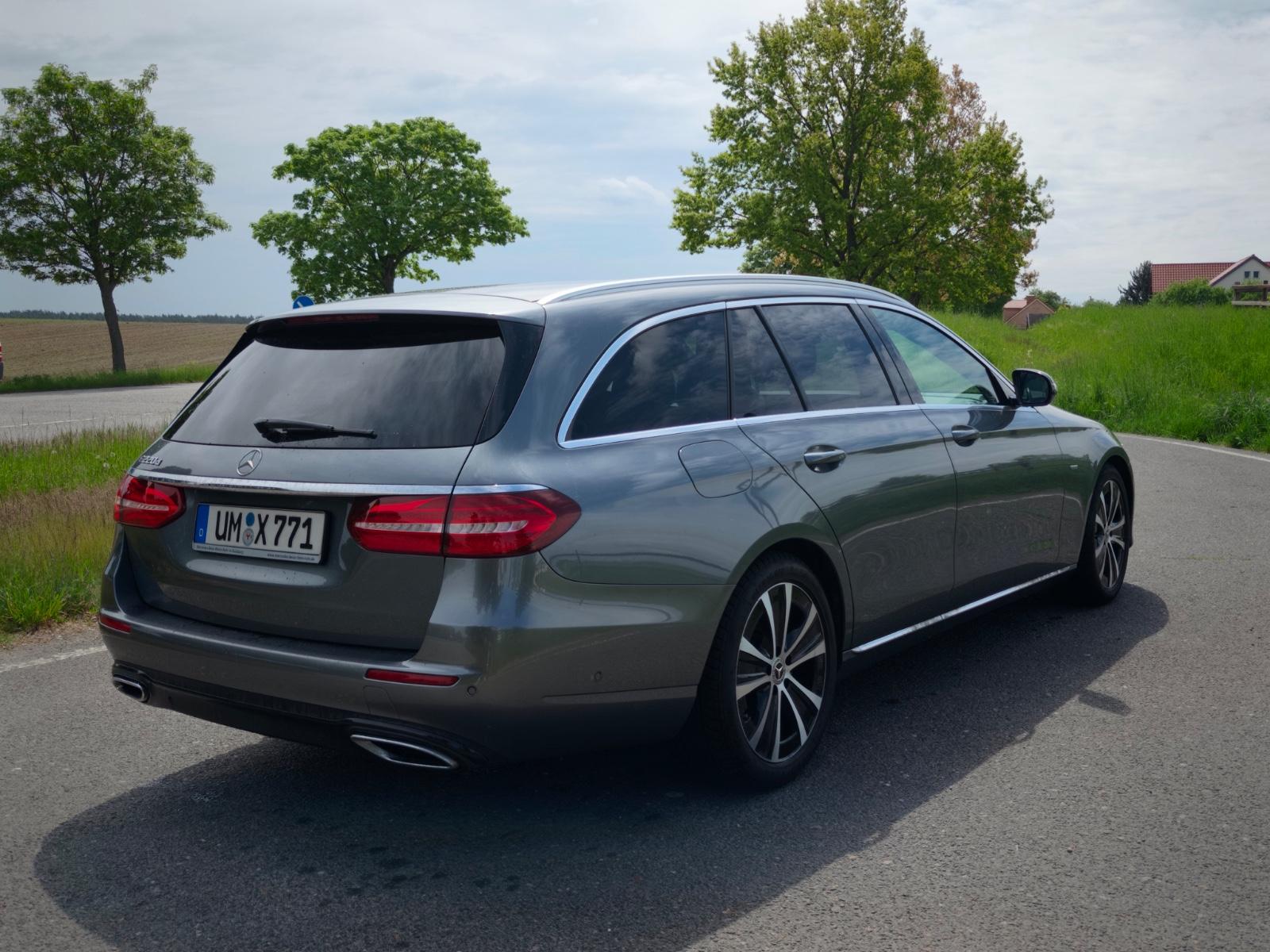 Mercedes-Benz E 220d Kombi - Sportstyle - 8-fach bereift