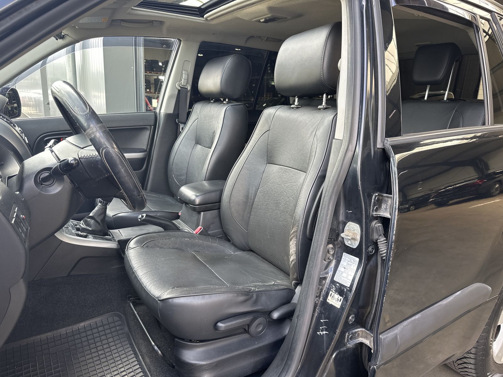 Fahrzeugabbildung Suzuki Grand Vitara 2.4 VVT Club AHK+LEDER+GLASDACH+TEM