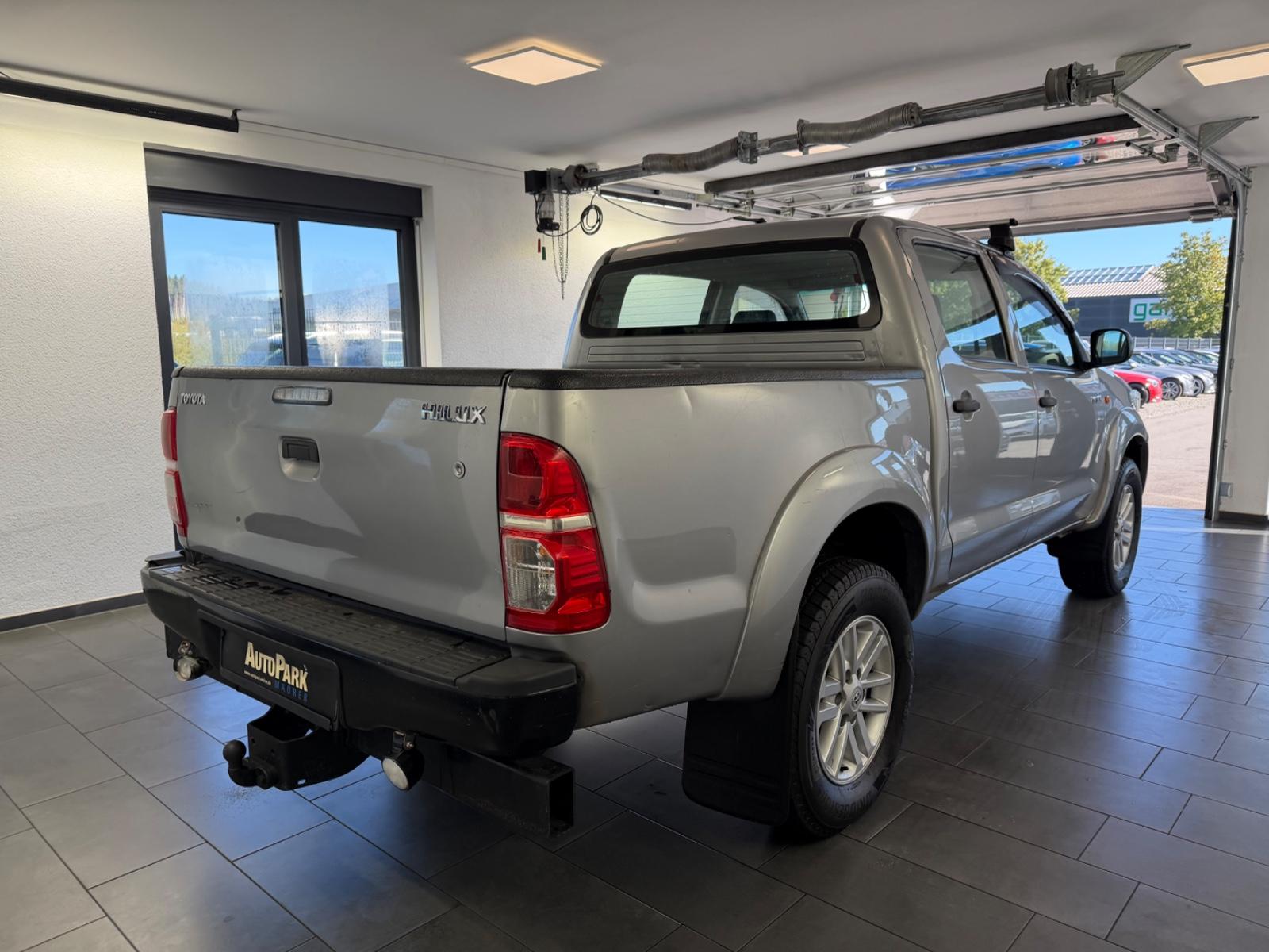 Toyota Hilux Double Cabine 2.5 D-4D | 144 ch | BVM | Feux diurnes LED | Vitres surteintées | Blocage de différentiel arrière