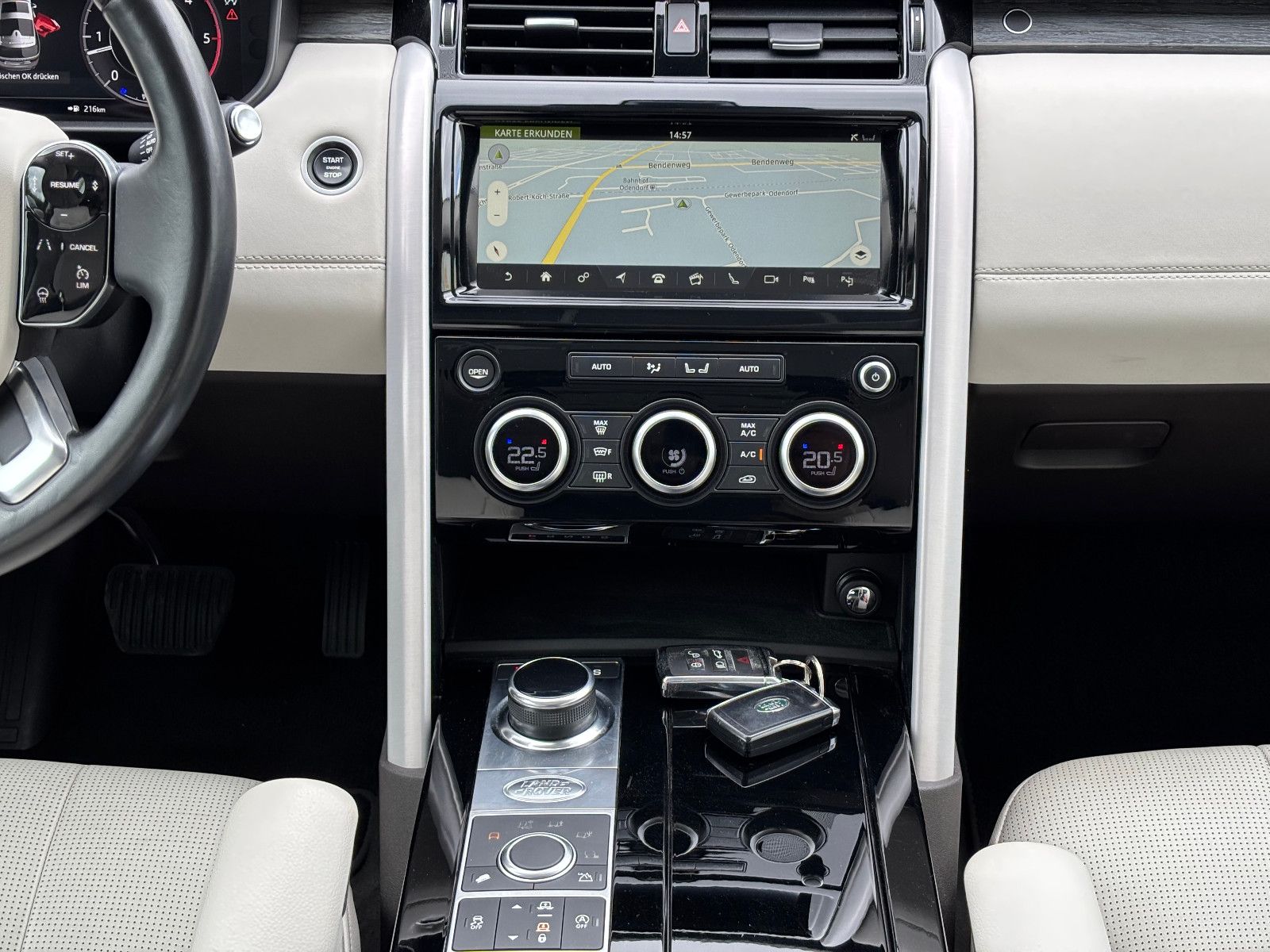Fahrzeugabbildung Land Rover Discovery 5 HSE SDV6/7-SITZE/PANORAMA/EXCLUSIVE