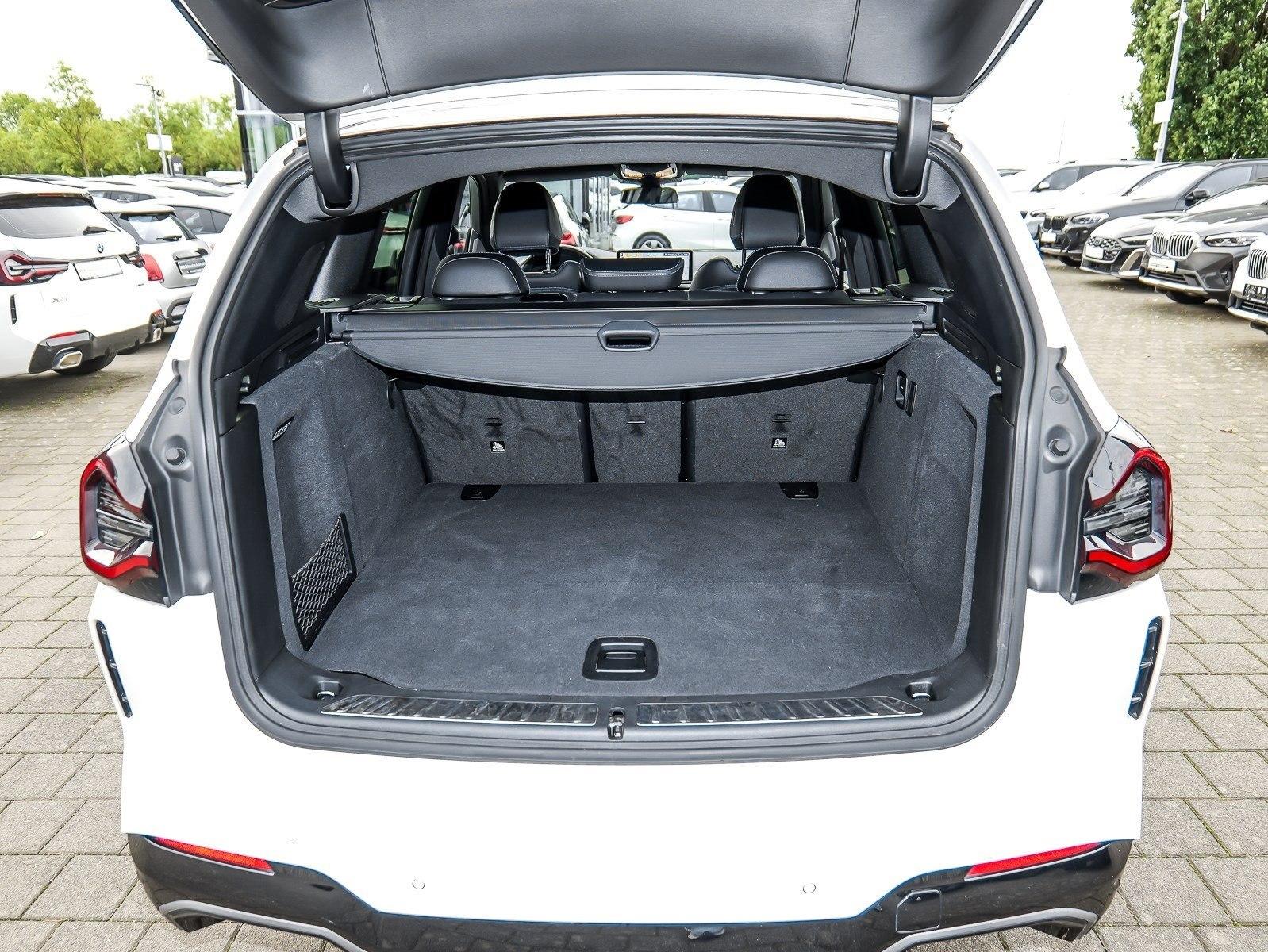 BMW iX3 HUD PANO ACC AHK 360°KAM RFK NAVI Standh.