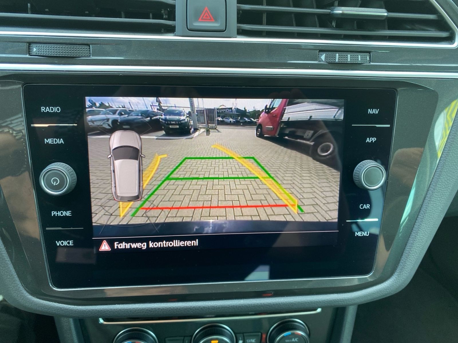 Fahrzeugabbildung Volkswagen Tiguan 1.5 TSI DSG Comfortline *AHK*Winterräder*