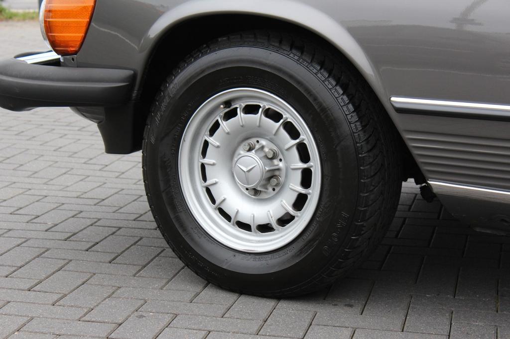 Mercedes-Benz SL 380