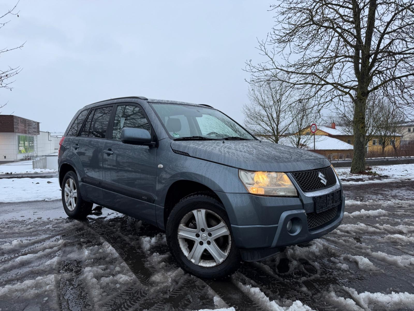 Suzuki Grand Vitara 2.0 4x4 Comfort *KEYL+S.DACH+PDC*