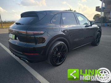 Porsche Cayenne - 5