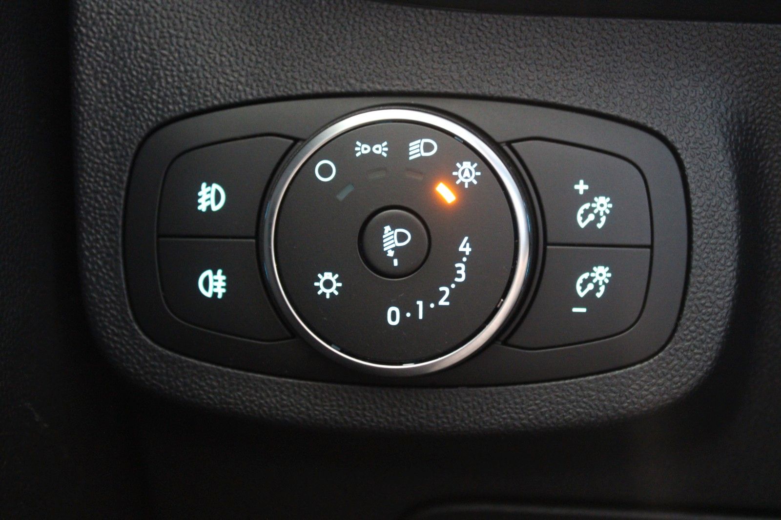 Fahrzeugabbildung Ford Fiesta Cool & Connect 5-T LED KLIMA WinterPaket