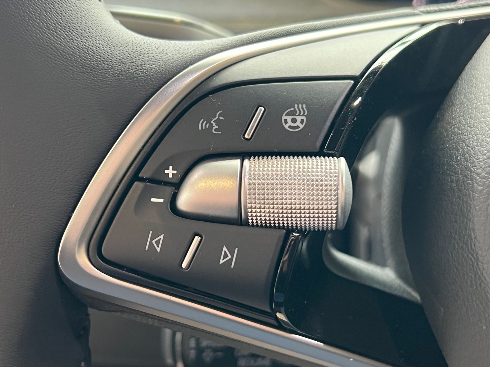 Fahrzeugabbildung SKODA Elroq 50 TOUR *AHK, LED, Navi, Kamera, 19"-LM*