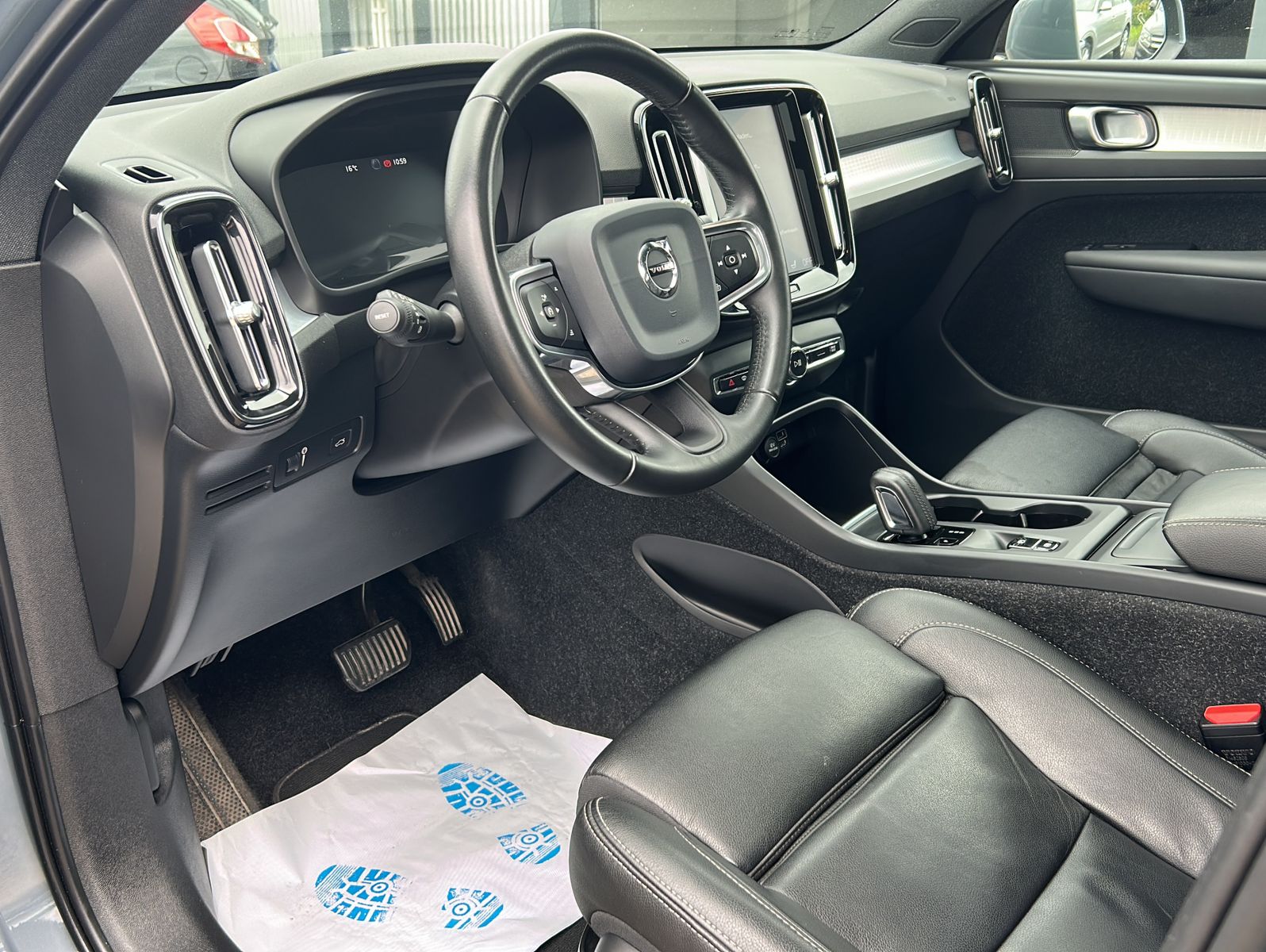 Fahrzeugabbildung Volvo XC40 D3 Geartronic Momentum Pro