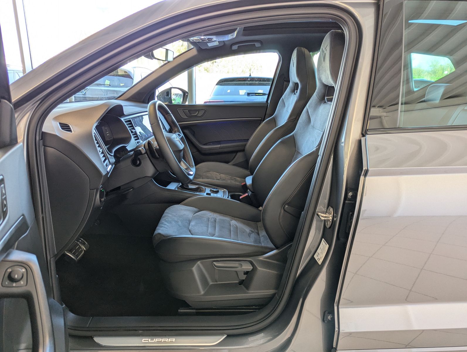 CUPRA Ateca 1.5 TSI DSG Pano LED ACC Winter-Paket AHK - Image 12