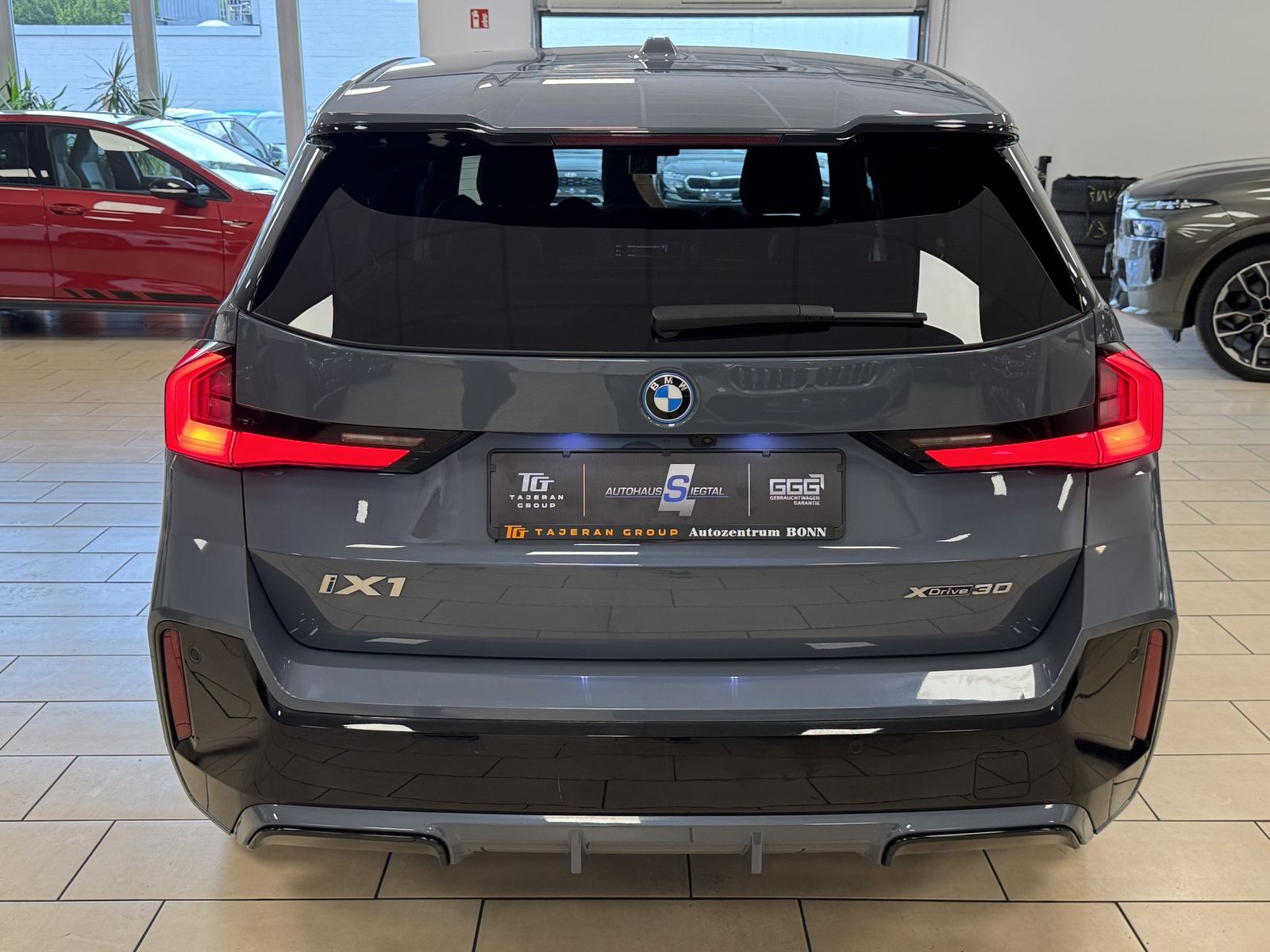 BMW iX1 30 xDrive M-Paket HUD Leder LED ACC Memory foto 6