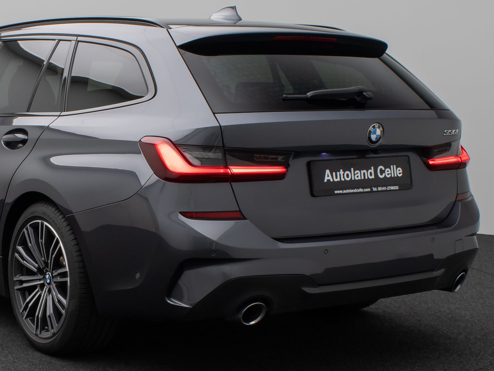 Fahrzeugabbildung BMW 330i M Sport Panorama Kamera DAB HiFi Komfort