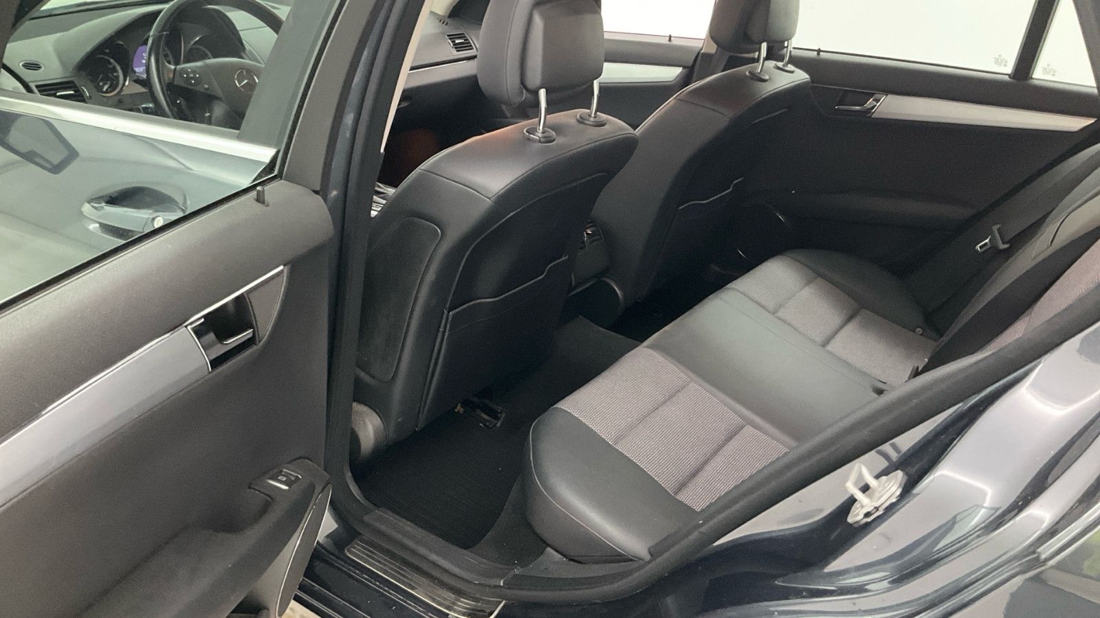 Fahrzeugabbildung Mercedes-Benz C 200 T CGI BlueEff Avantgarde Aut AHK GRA SHZ